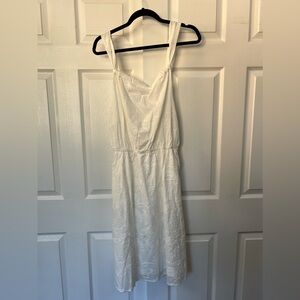 Voy White Dress with Side Zipper and Hook and Eye Closure